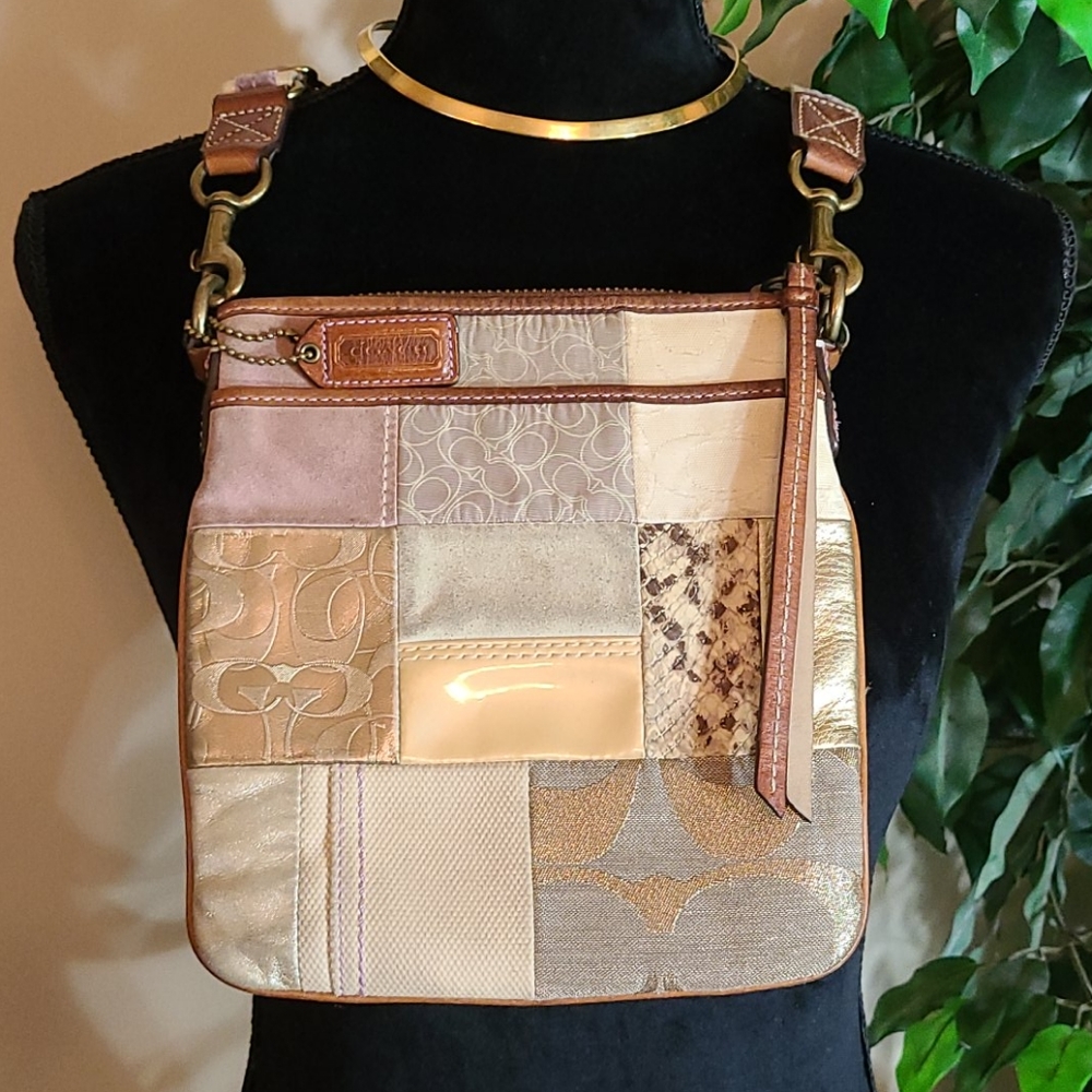 Signature Coach crossbody - Picture 1 of 8